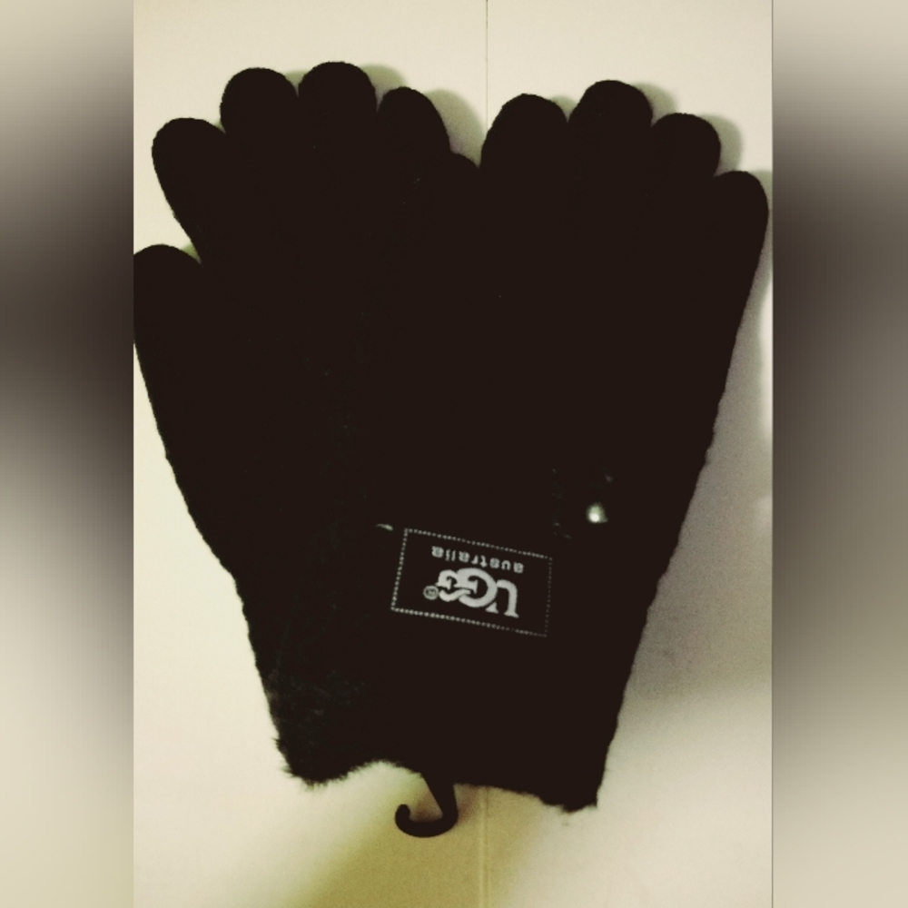 UGG woman's gloves